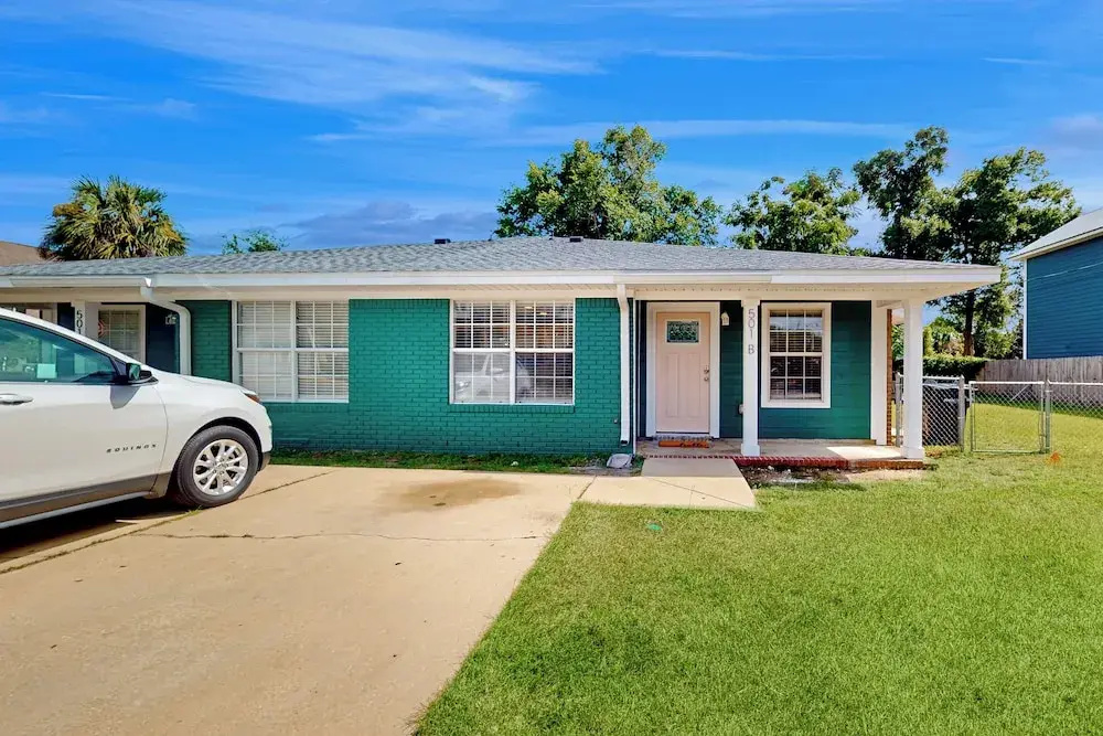 Cozy Duplex Spacious Close to Everything