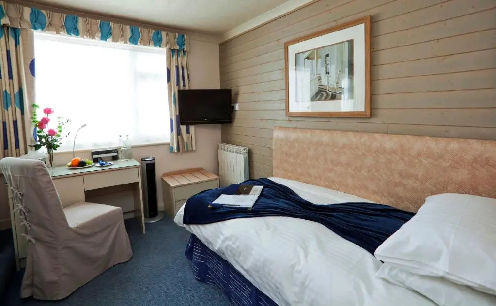Cobo Bay Hotel - Chambres