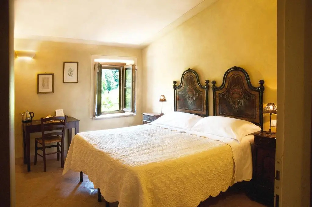 Deluxe Double room (full double bed)