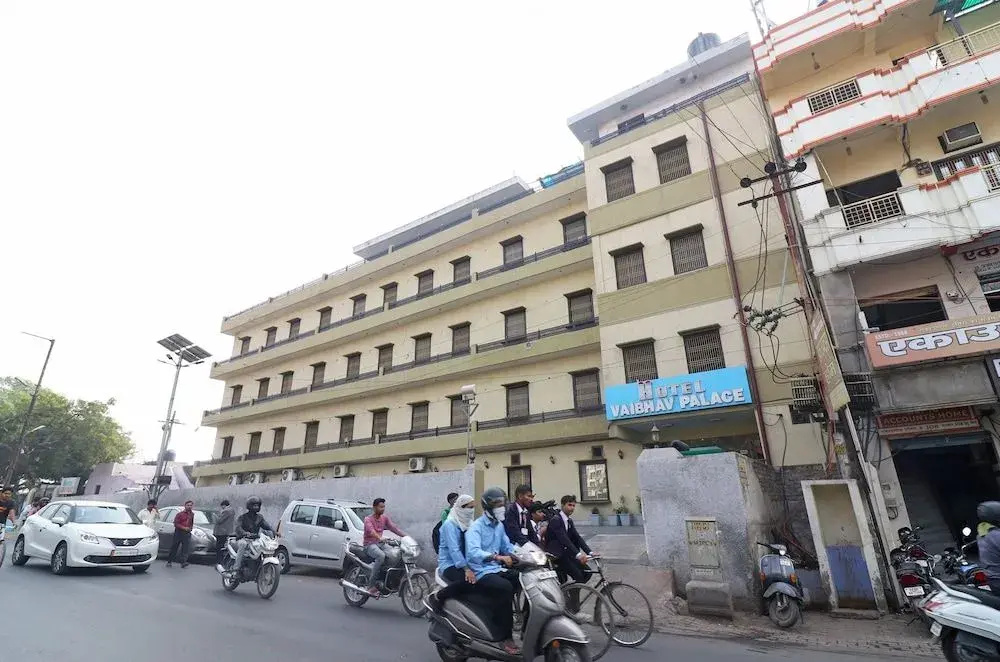 OYO 24951 Vaibhav Palace