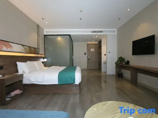 Deluxe Double room (full double bed)