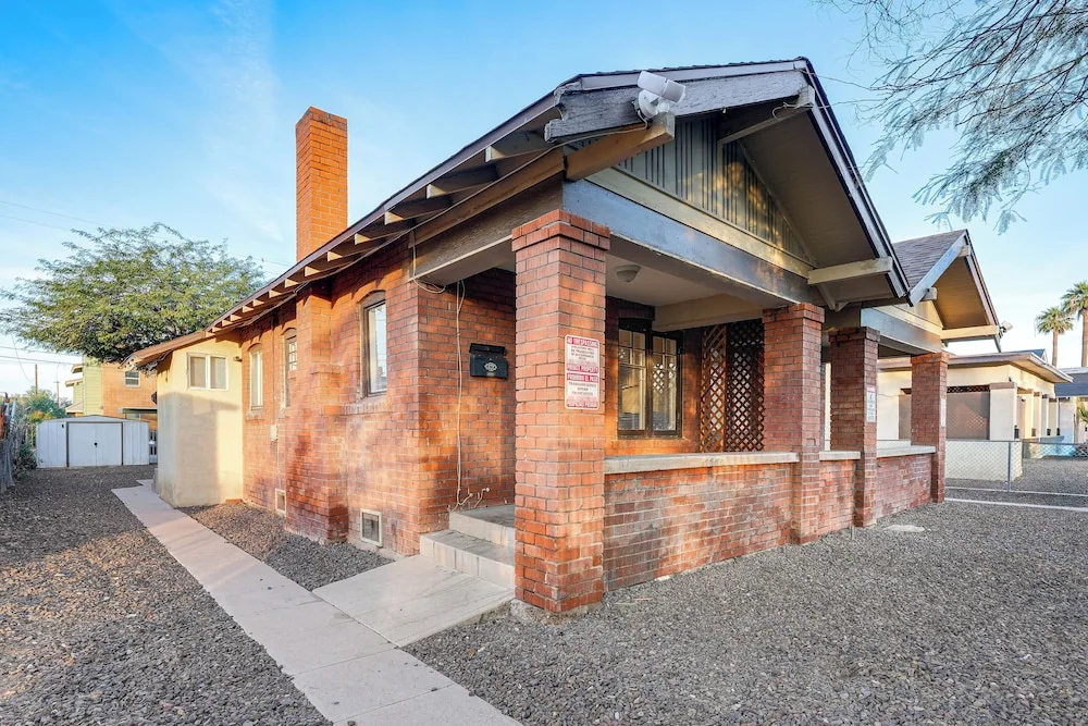 1 Mi to Dtwn, Chase Field! Getaway Near Light Rail