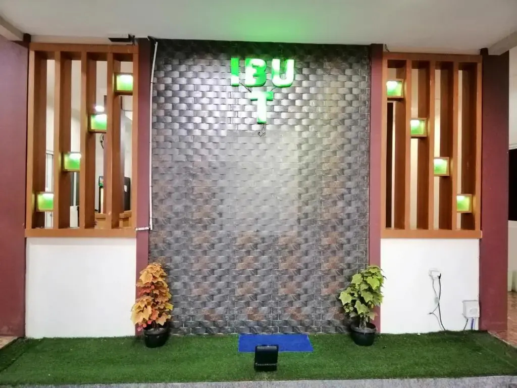 OYO 90703 Wisma Ibu T