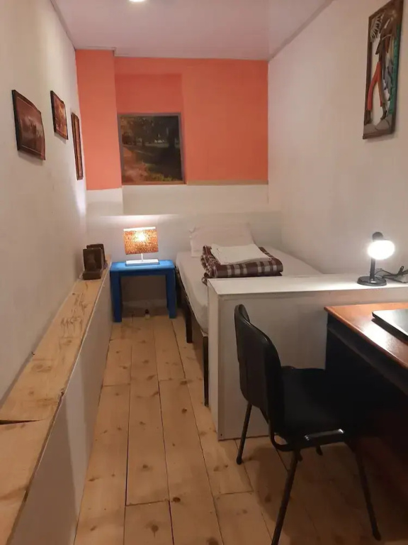 Economy room