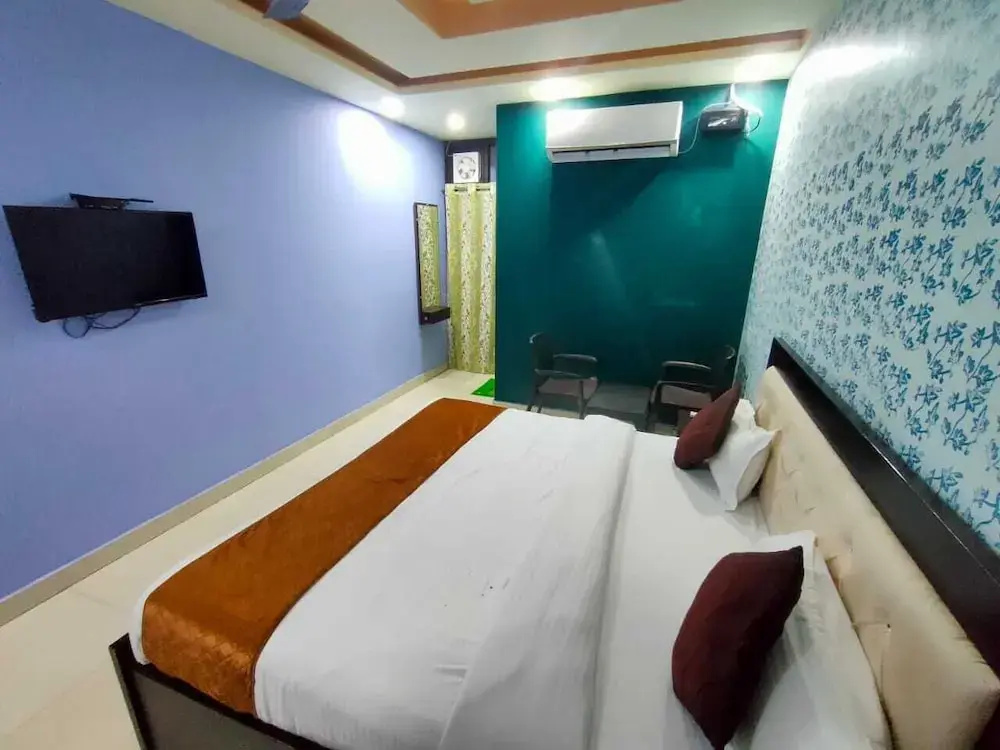 Deluxe Double room (full double bed)