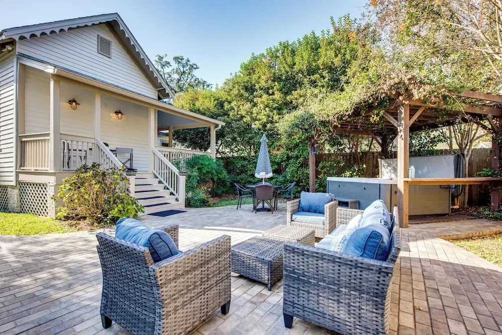 Walk to Broad St! Family Home in Historic District