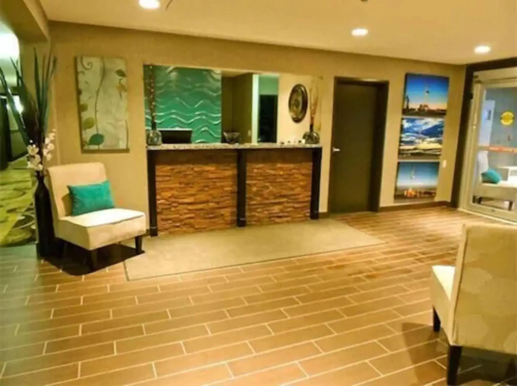 Carlyle Western Star Inn & Suites