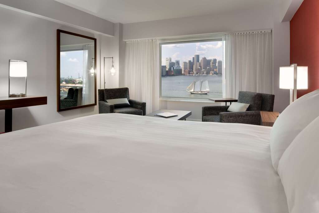Двухместный номер с видом на гавань двуспальная кровать в Hyatt Regency Boston Harbor