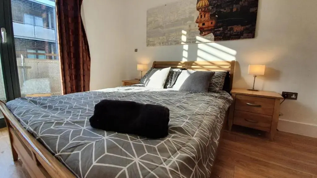 Modern Arcadian Centre Apartment 2 Bed / Balcony