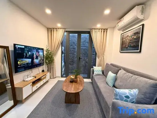 LYLAC Home Saigon NTMK - 2BR City Center Spacious Modern Townhouse Roof Terrace