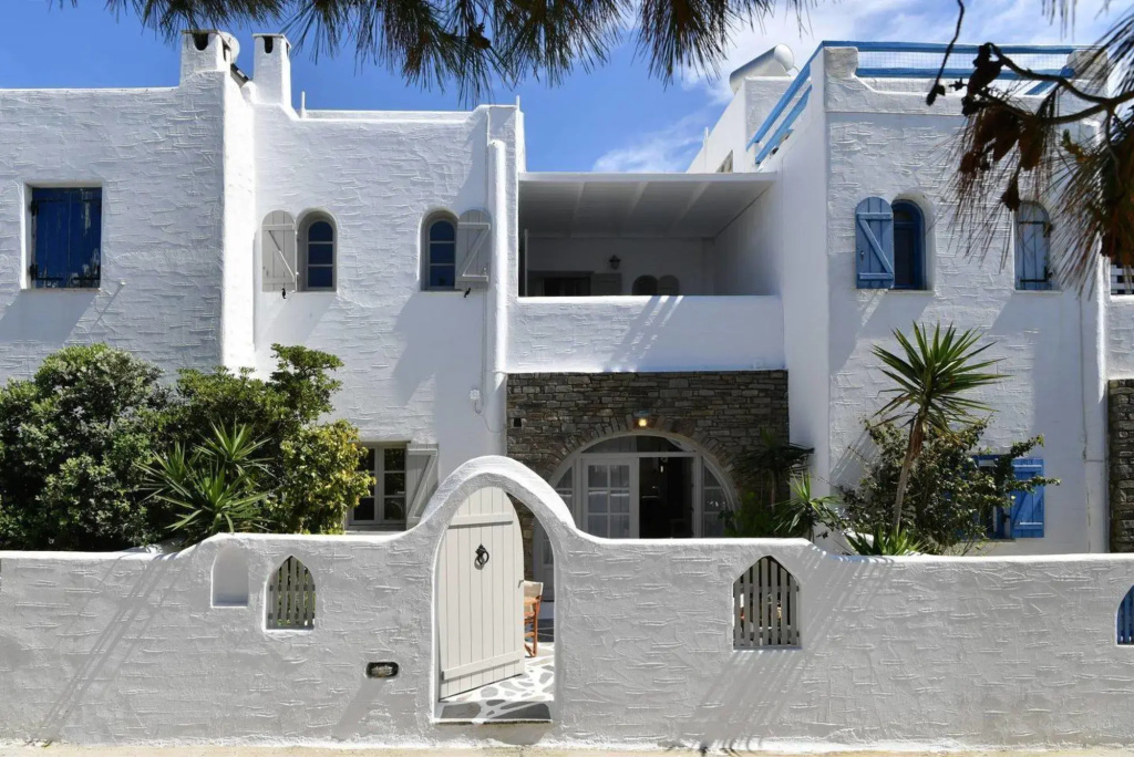 Santa Flora 3 Bedroom House – Parikia’s Edge