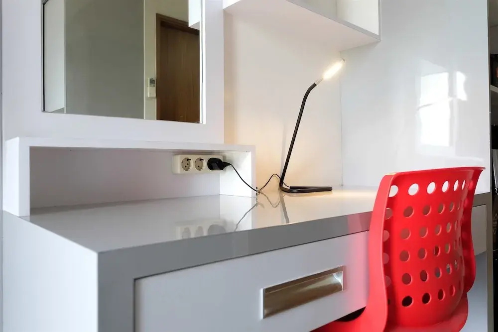 Comfy Studio Room @ Oasis Apartment By Travelio
