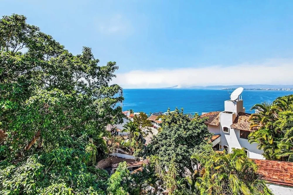 Partial Ocean-view Suite With 3 Pools, hot Tub, spa & Balcony