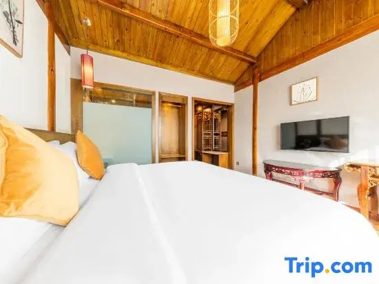 Standard Double room with courtyard view (full double bed)