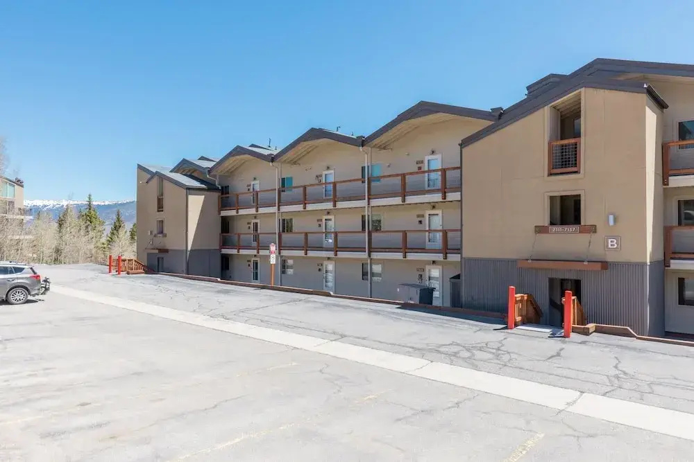 Silver Queen West, Building B, Unit 7137 by Summit County Mountain Retreats