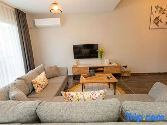 Sunshine Apartment by HolidayKeys