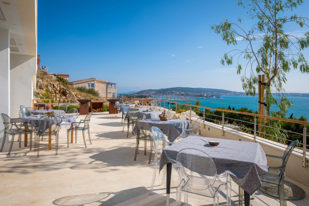 Beach & Waterfront