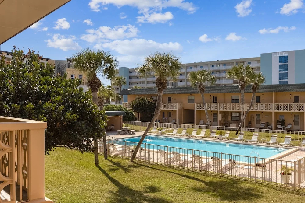 Venus 206 is a 1 BR on Okaloosa Island steps from the pool and easy beach access by RedAwning