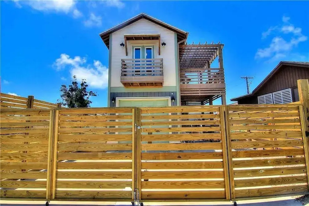 The Oyster House 3 Bedrooms 2.5 Bathrooms Home