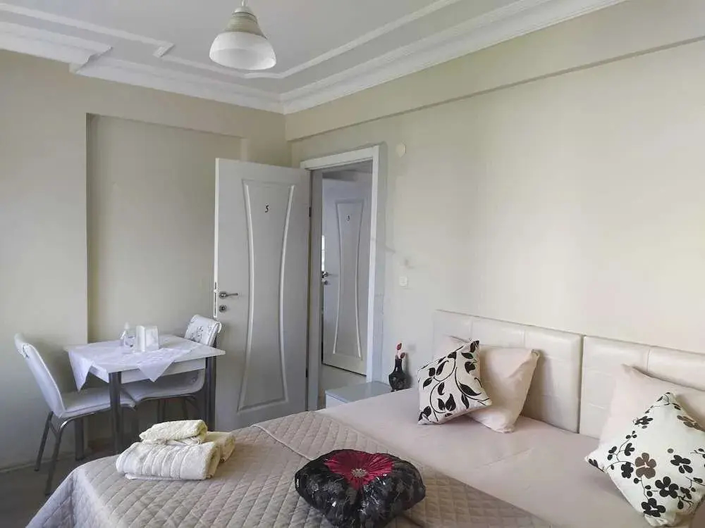 Lara Konukevi - фото 3