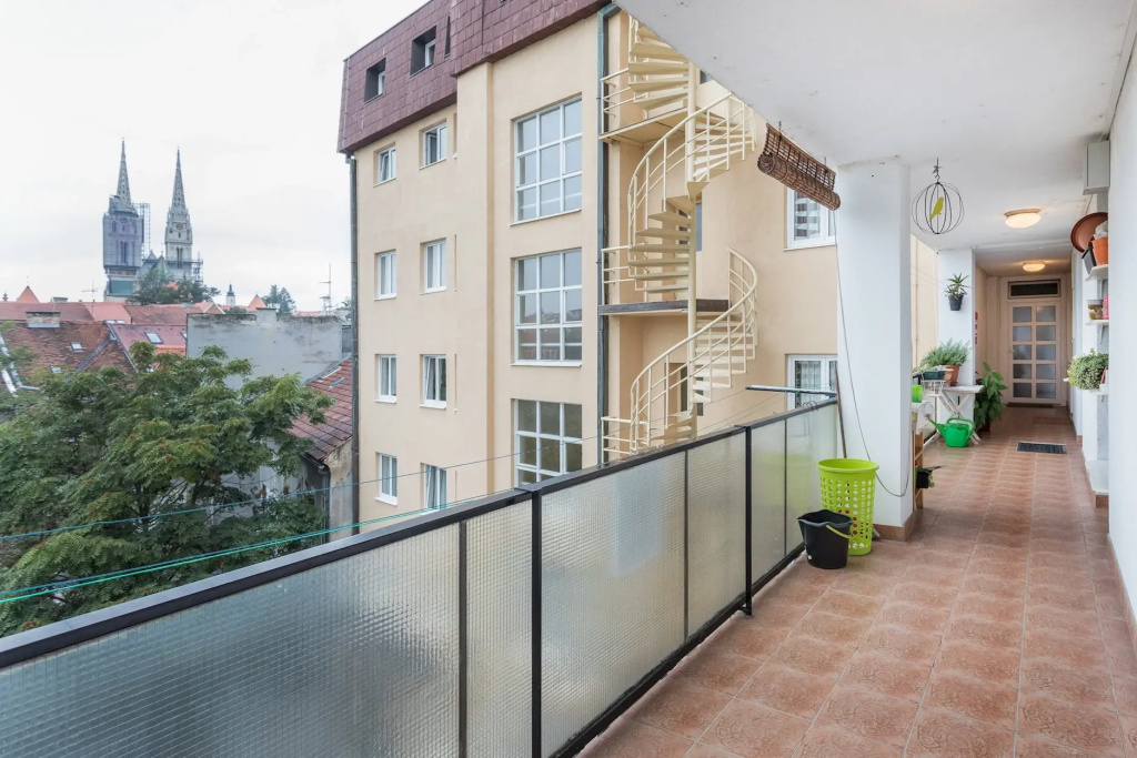 Modern Apartment few Steps From Main Square!