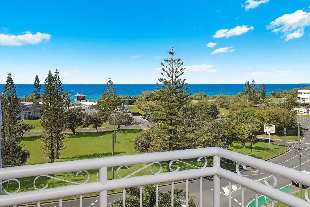 2 Bedrooms Apartment with ocean view
