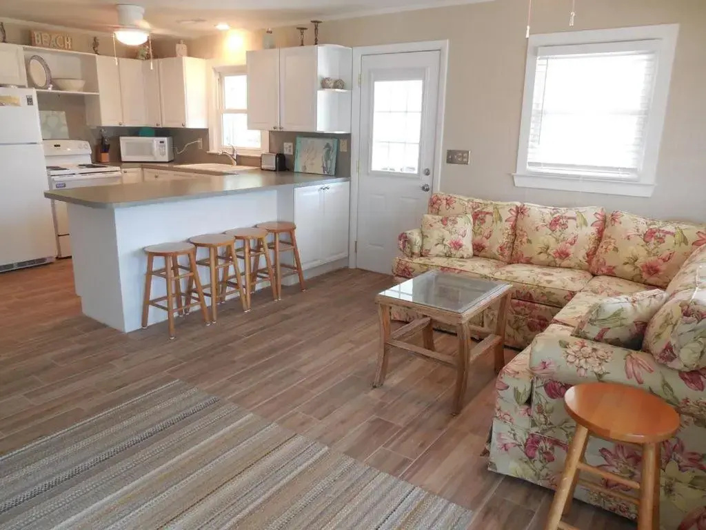 704 W Ashley - Blue Sky - Heated Swimming Pool - Across the Street from Ocean