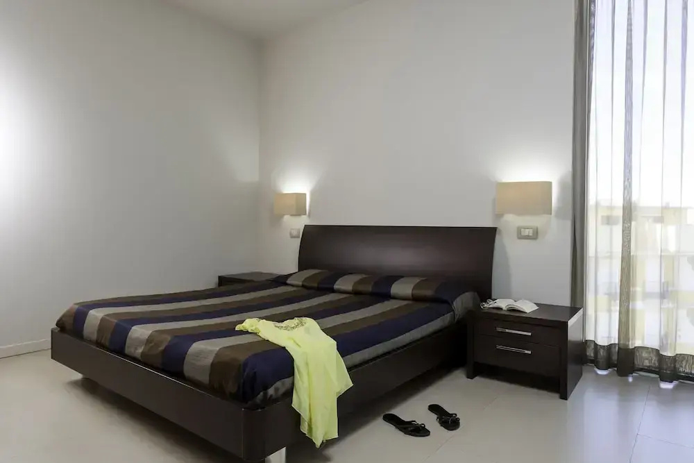 1 Bedroom Apartment with park view