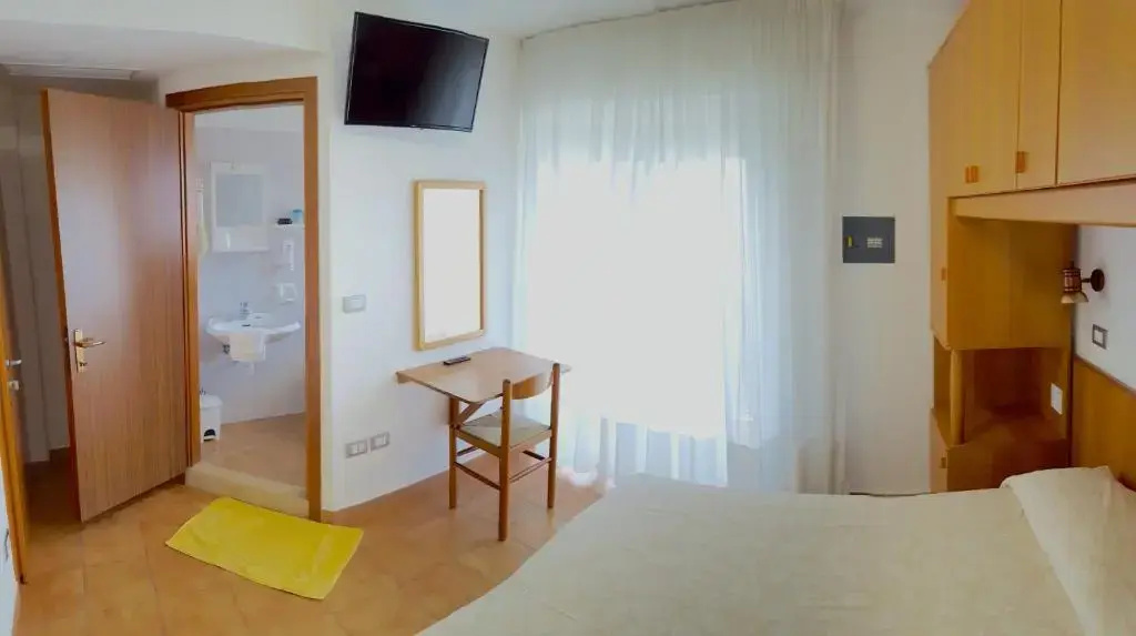 Standard Double room (full double bed)
