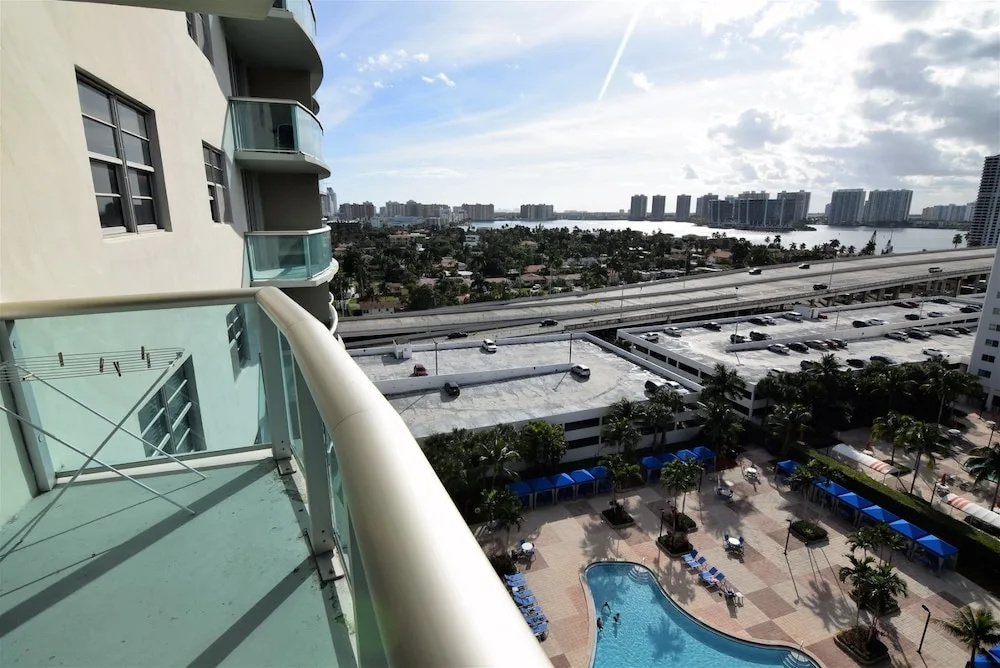 Spectacular 1 Bed 1.5 Baths In Ocean Reserve! Unit 1210