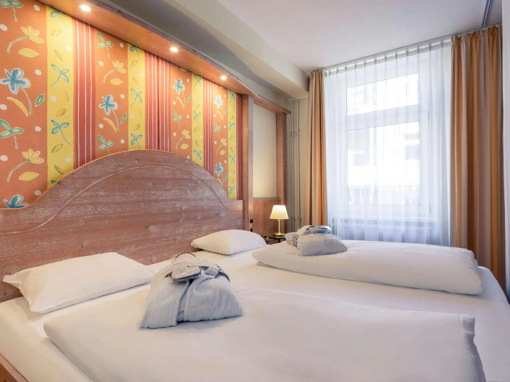 Deluxe Double room (full double bed)