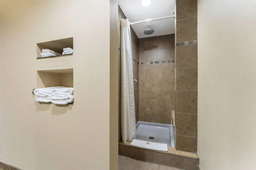 Double Suite (full double bed)