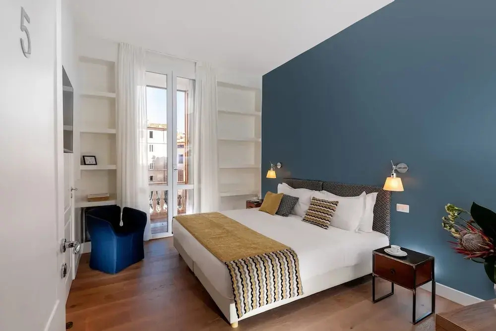 Standard Double room with city view (full double bed)