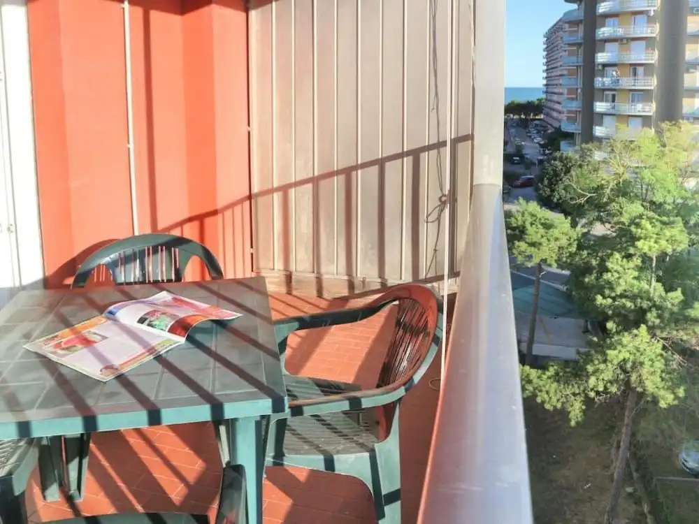 Bright and Equipped Apartment in Lignano