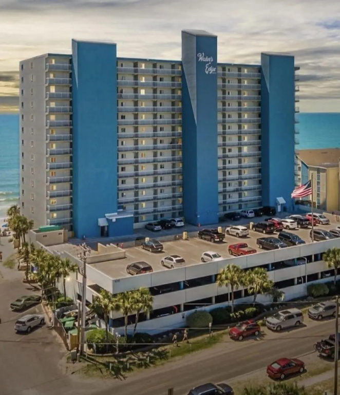 1412 Waters Edge Resort 3 Bedroom Condo by RedAwning