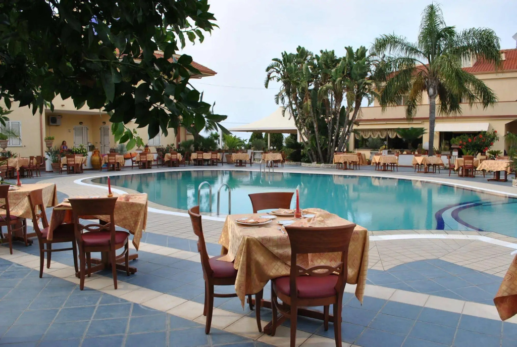 Hotel photo 12