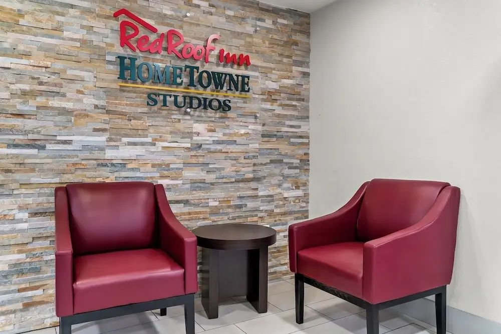 HomeTowne Studios by Red Roof Flint