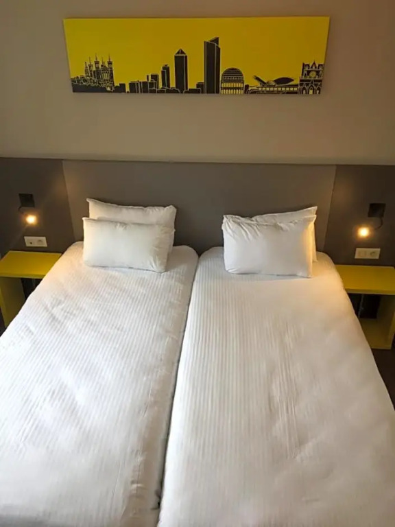 標準四人房，雙人床