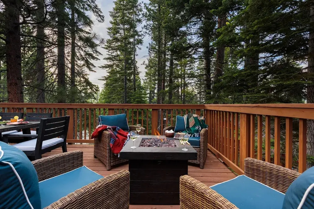 Wolfe by Avantstay 5mins Northstar w Hot Tub Fireplace 2 Private Decks