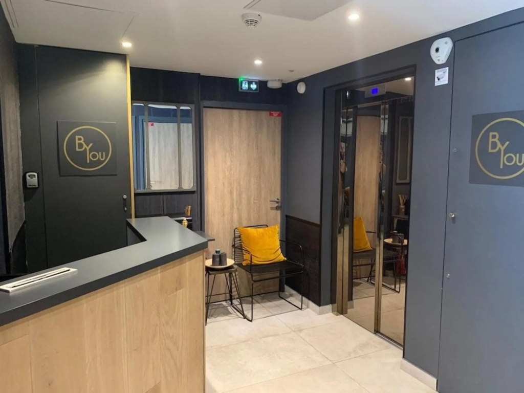 Lobby & Reception
