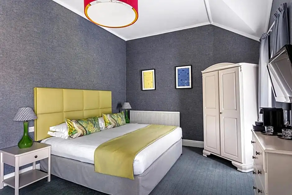 Standard room with lake view