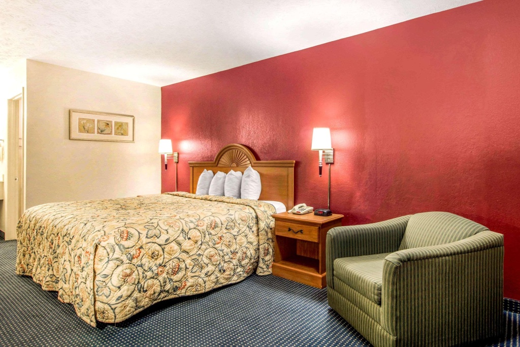 Rodeway Inn La Grange East — 5