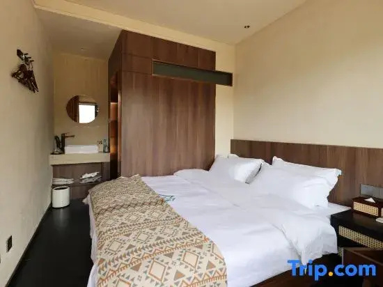 Standard Double room with mountain view (full double bed)
