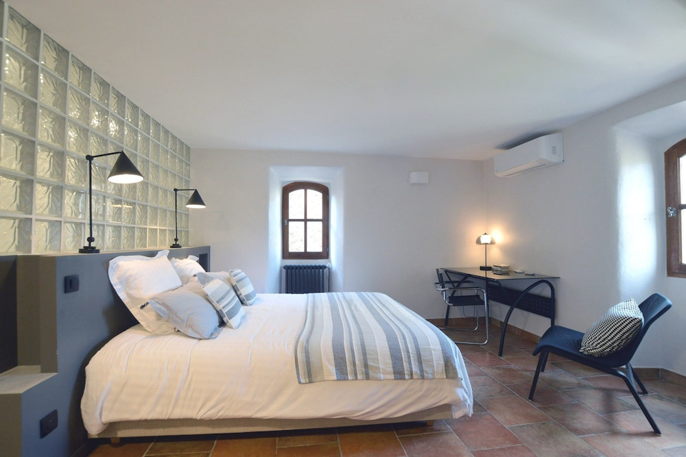 Superior Double room with mountain view (full double bed)