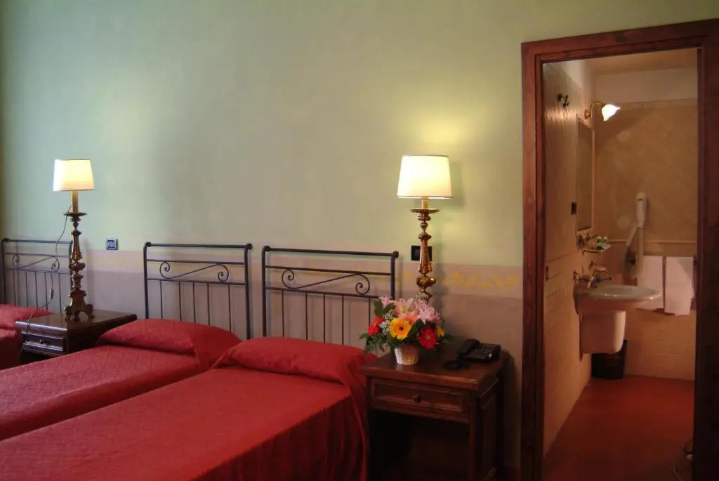 Double room (full double bed)