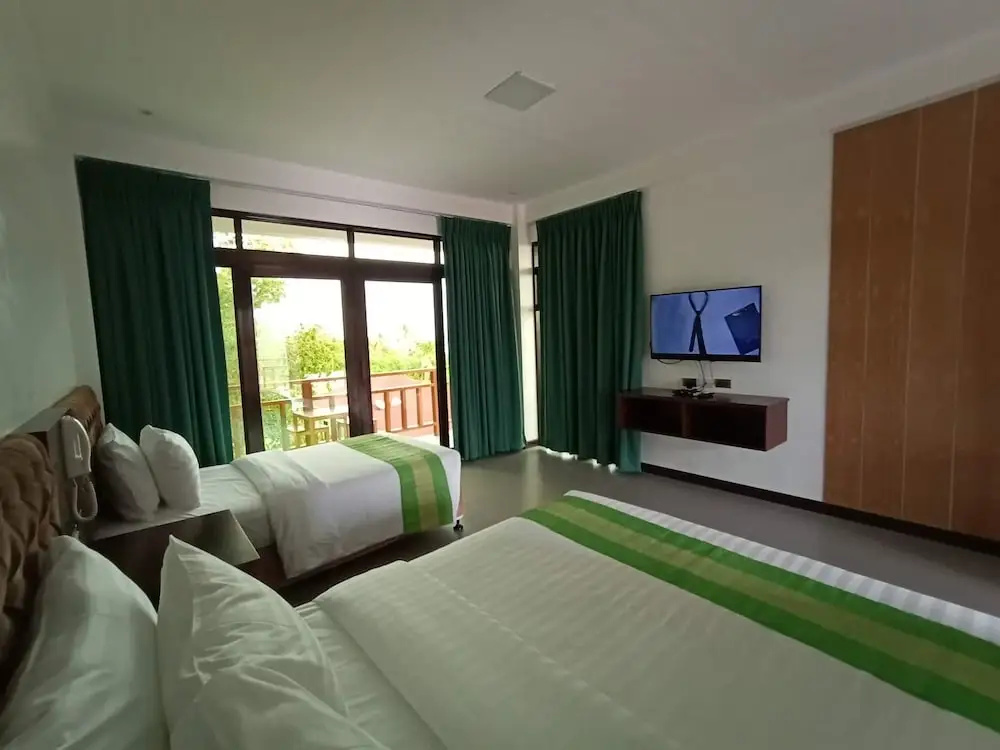 Deluxe Triple room with balcony