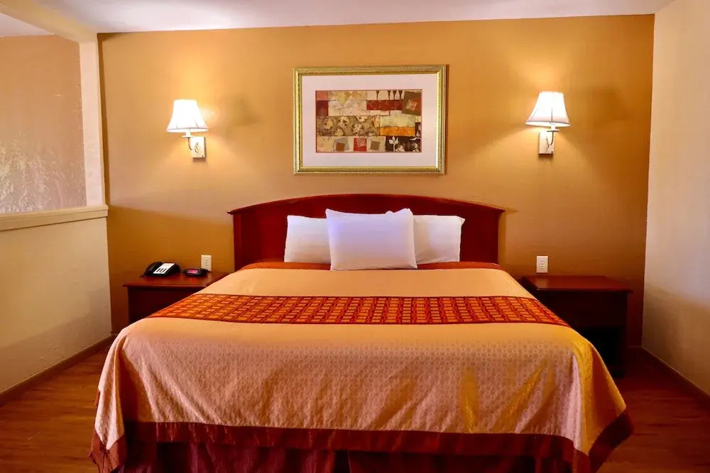 Double Suite (full double bed)