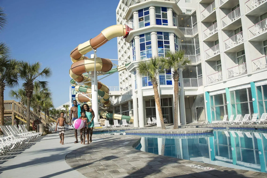 Crown Reef Resort