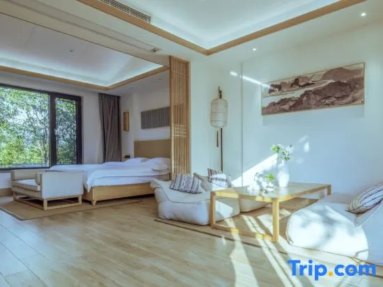 Deluxe Double room (full double bed)