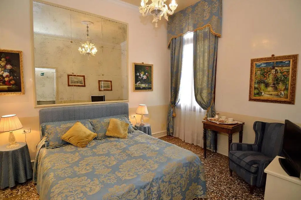 Superior Double room (full double bed)